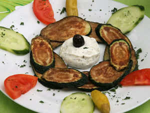 Gebratene Aubergine mit Tzatziki